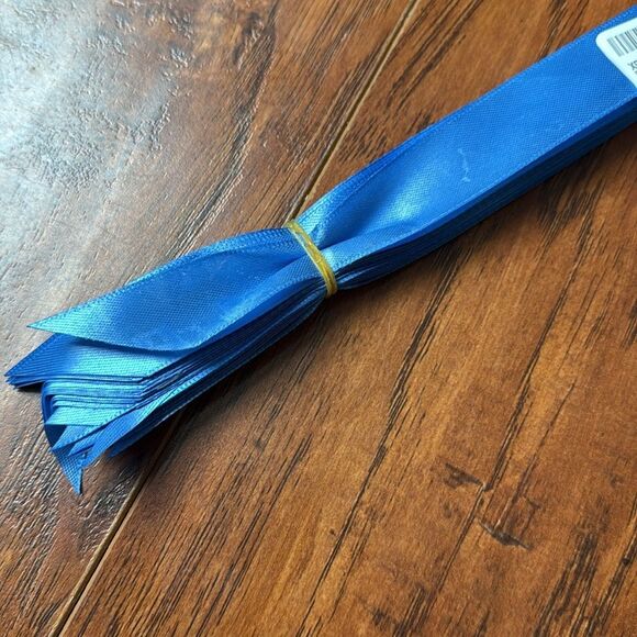 NWT (25) 26” Length Blue Ribbons DIY Arts & Crafts - Picture 3 of 3